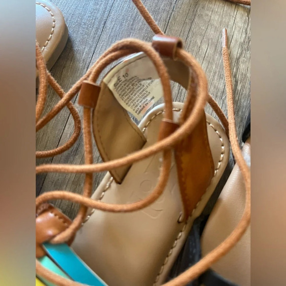 Bundle of girls old navy and cat and jack sandals - Picture 5 of 13